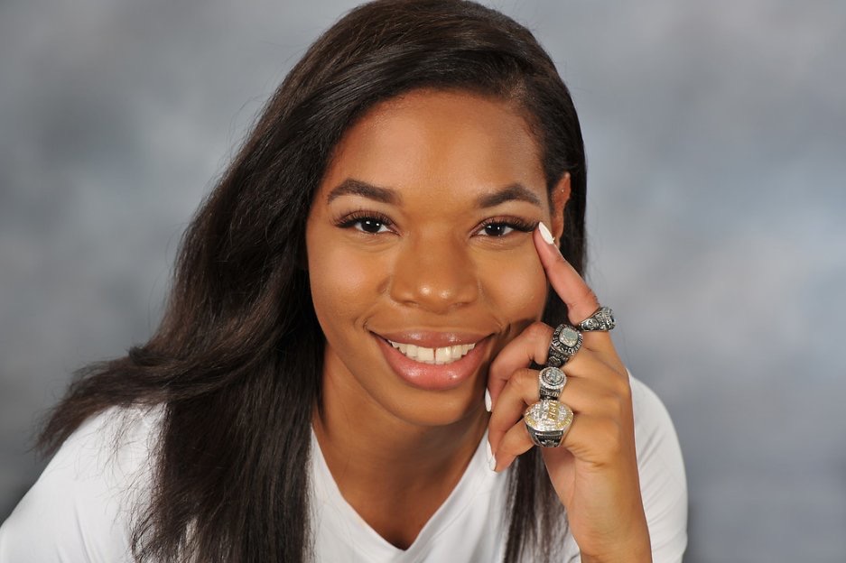 leah hardeman with rings